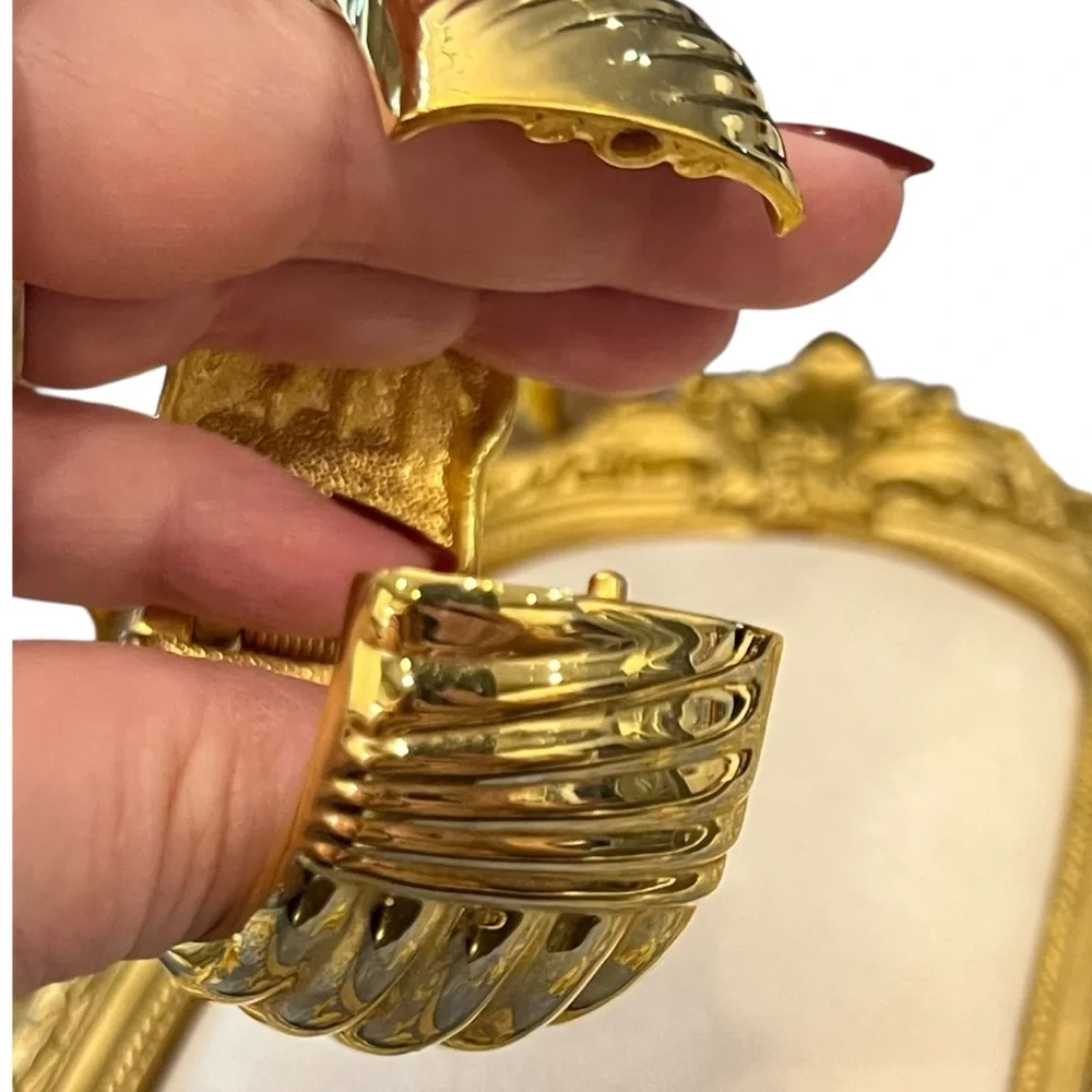 Wide Chunky Linear Ribbed Gold Tone‎ Bangle Bracelet Vintage Jewelry Boho Mod